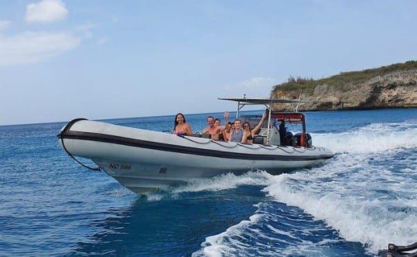 powerboat-curacao-santa-martha-westpunt-tour-600x371-1.jpg